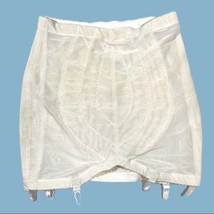 🤎 Vintage Cream ‘Vanity Fair’ Girdle 🤎 LG